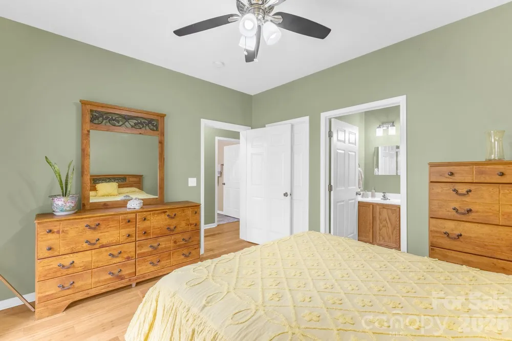 709 Villas Court Asheville, NC 28806