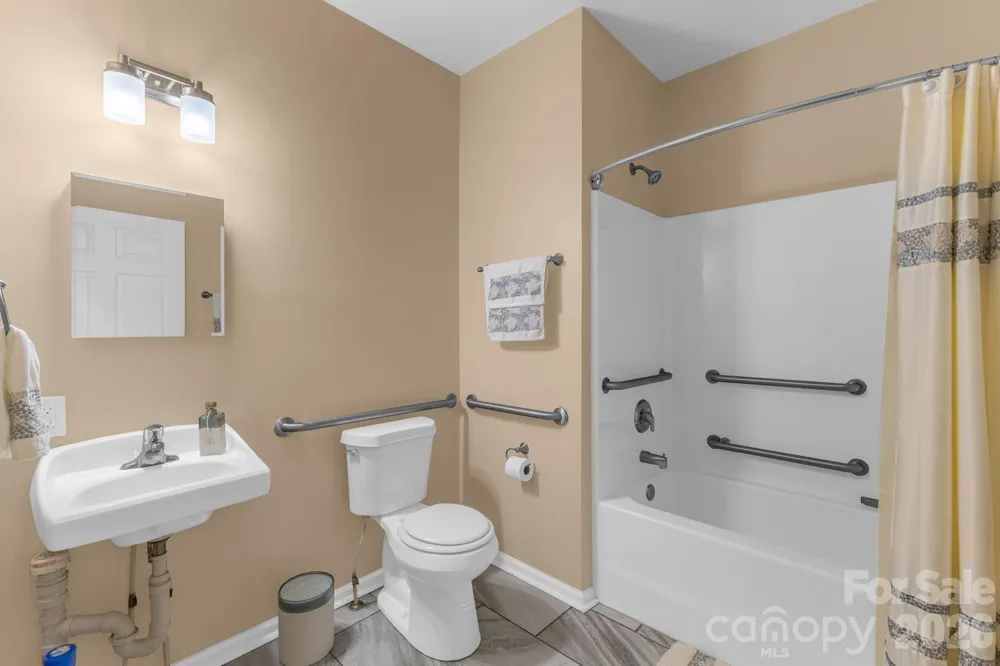 709 Villas Court Asheville, NC 28806