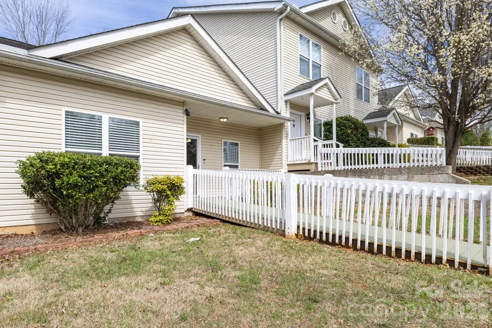 709 Villas Court Asheville, NC 28806