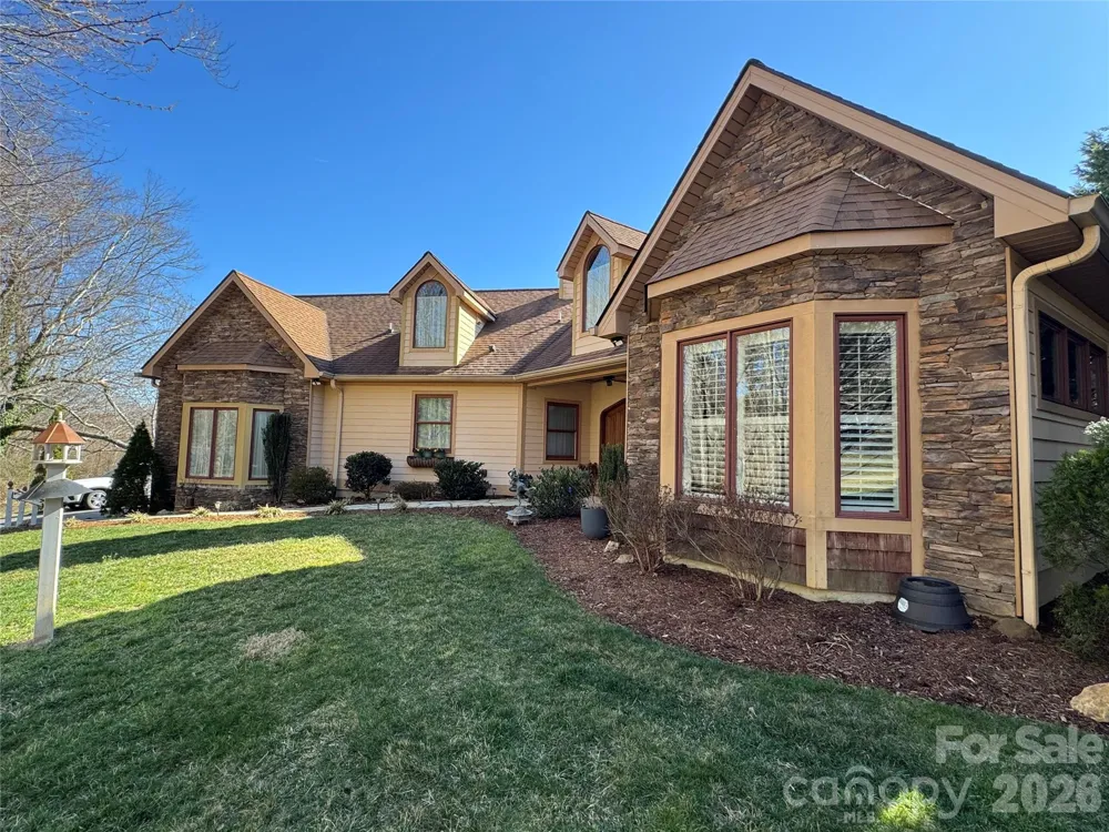 628 Vista Falls Road Mills River, NC 28759