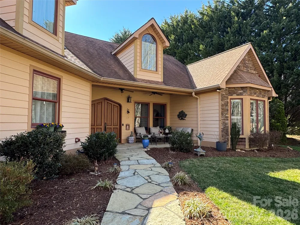 628 Vista Falls Road Mills River, NC 28759