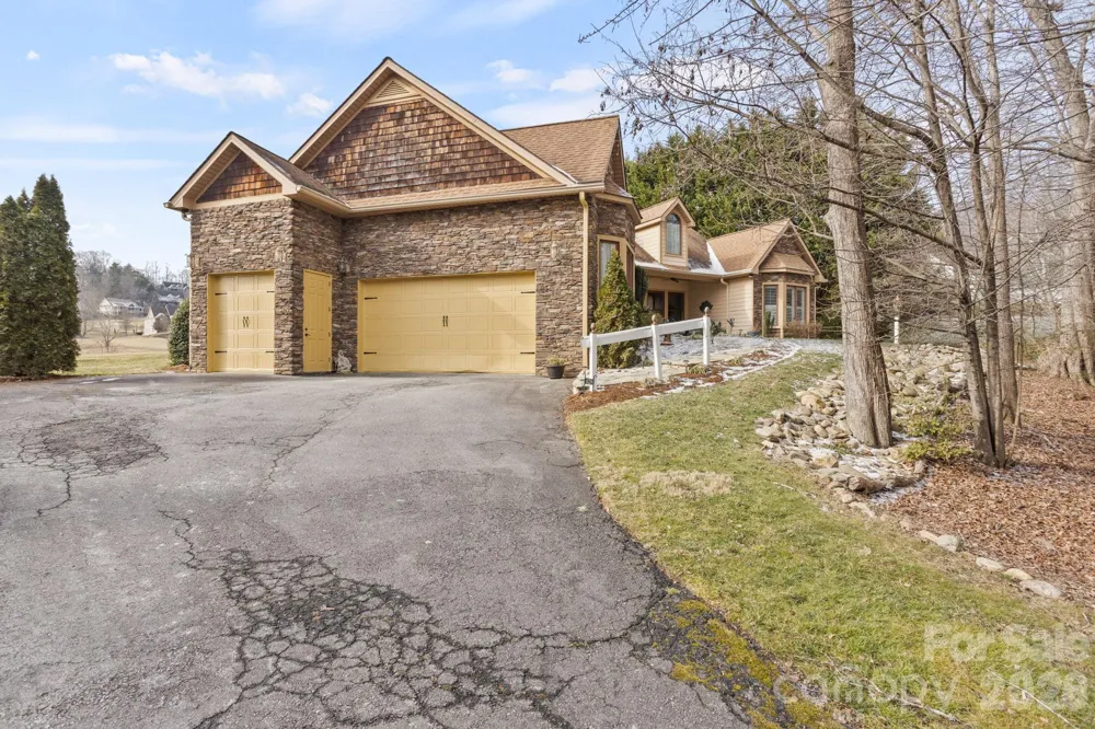 628 Vista Falls Road Mills River, NC 28759