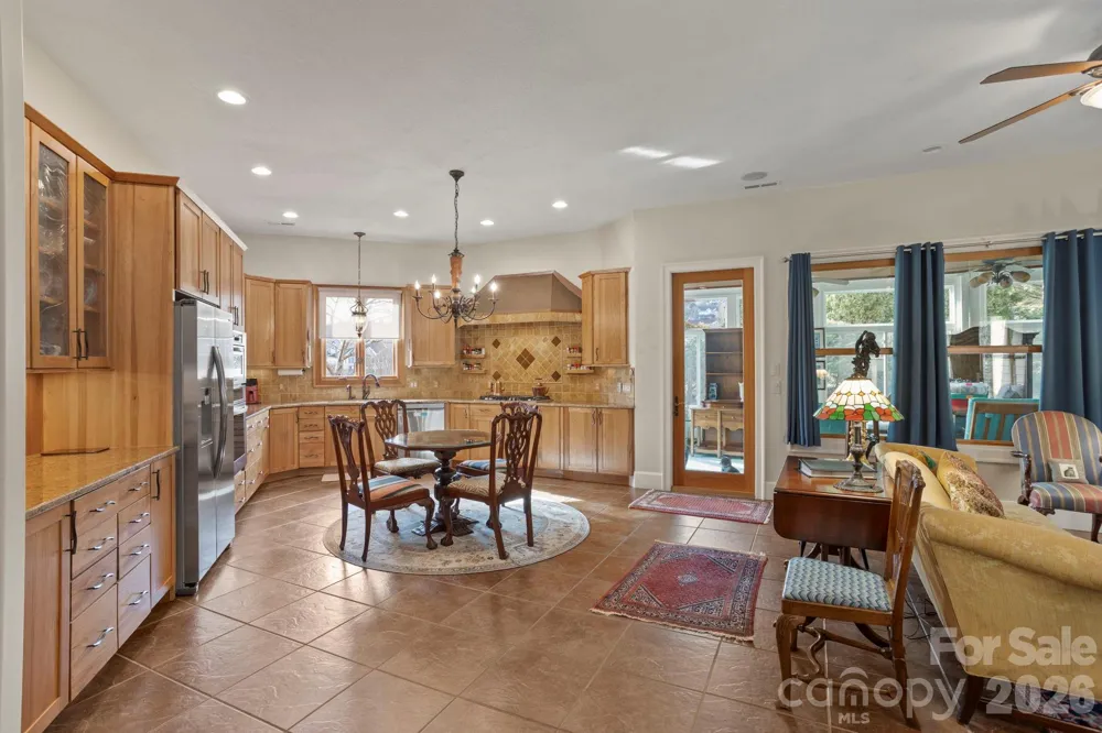 628 Vista Falls Road Mills River, NC 28759