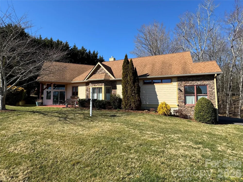 628 Vista Falls Road Mills River, NC 28759