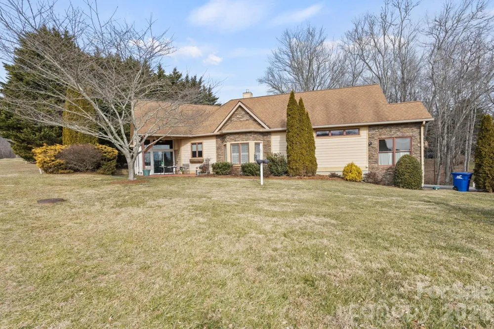 628 Vista Falls Road Mills River, NC 28759