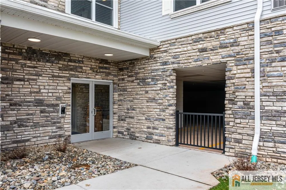 1025 Raritan Road #409 Clark, NJ 07066