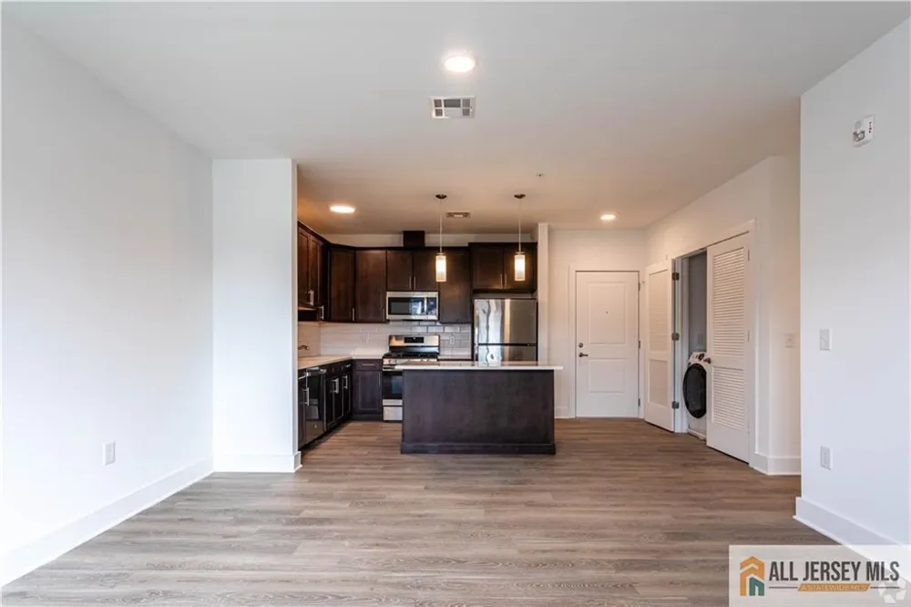 1025 Raritan Road #409 Clark, NJ 07066