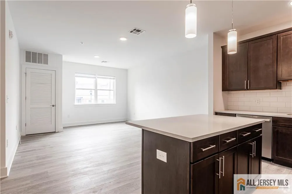 1025 Raritan Road #409 Clark, NJ 07066