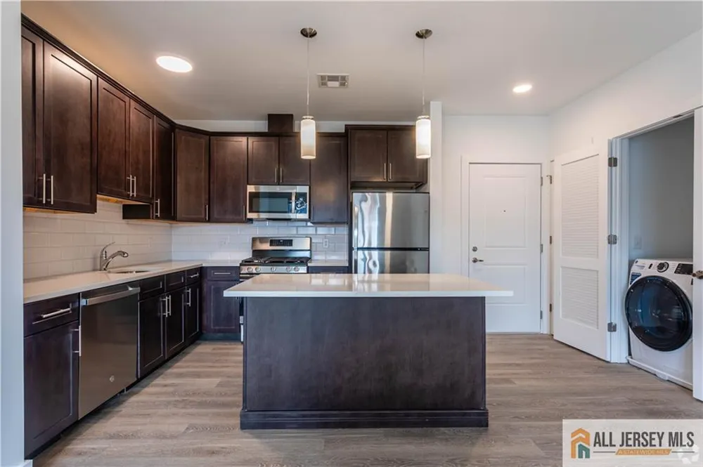 1025 Raritan Road #409 Clark, NJ 07066
