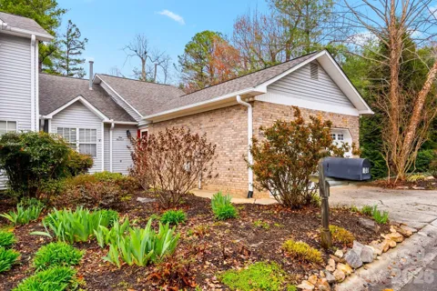100 Thistle Knoll Court