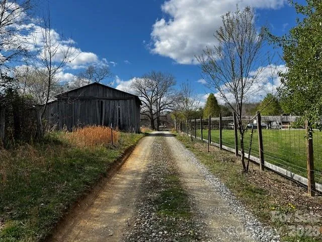 137 Cowboy Lane Hot Springs, NC 28743
