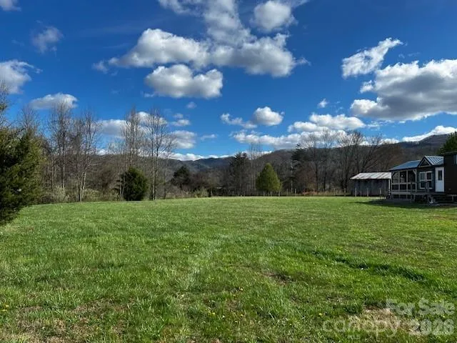 137 Cowboy Lane Hot Springs, NC 28743