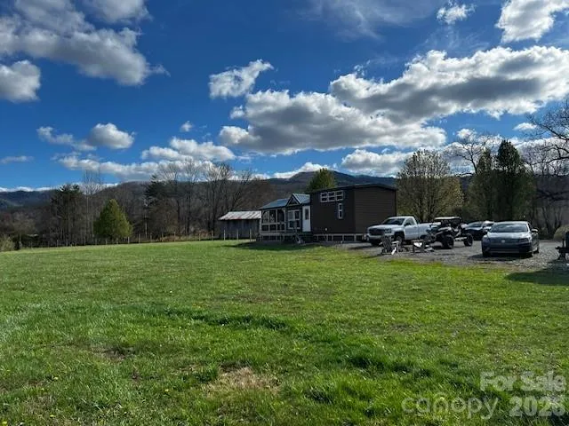 137 Cowboy Lane Hot Springs, NC 28743