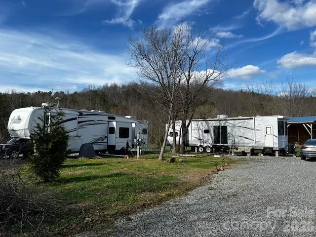 137 Cowboy Lane Hot Springs, NC 28743