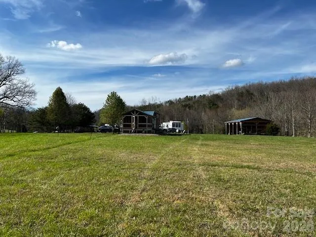 137 Cowboy Lane Hot Springs, NC 28743