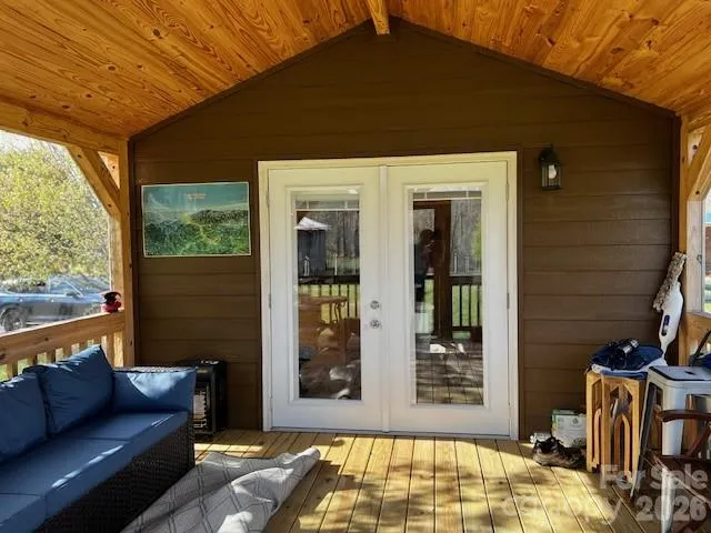 137 Cowboy Lane Hot Springs, NC 28743