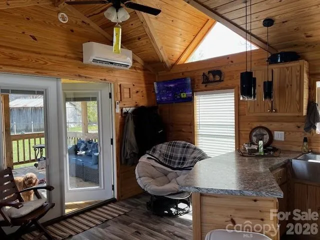 137 Cowboy Lane Hot Springs, NC 28743