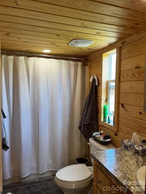 137 Cowboy Lane Hot Springs, NC 28743