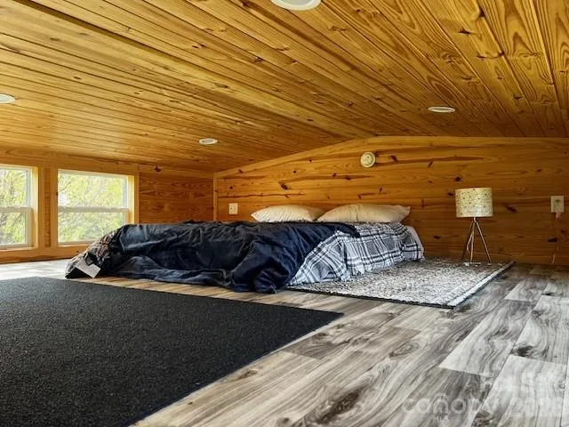 137 Cowboy Lane Hot Springs, NC 28743