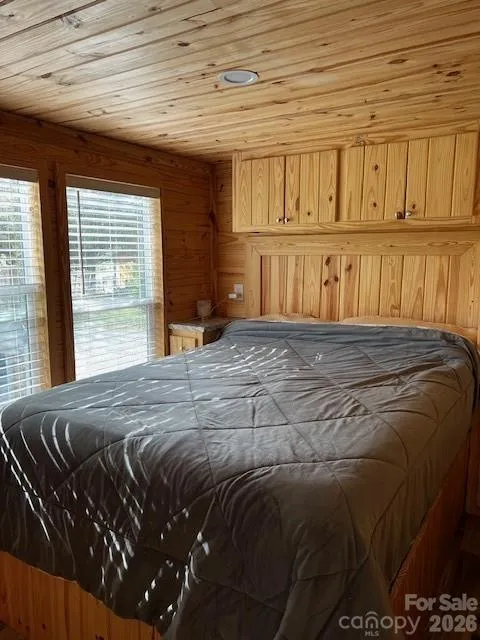137 Cowboy Lane Hot Springs, NC 28743