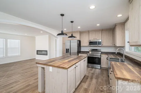 808 W Eagleview Lane