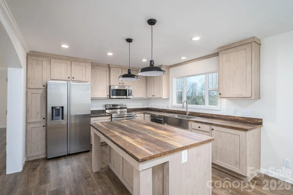 808 W Eagleview Lane Lawndale, NC 28090
