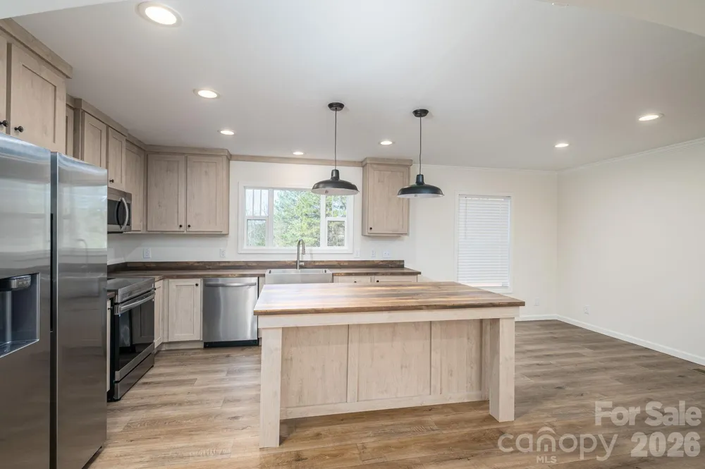 808 W Eagleview Lane Lawndale, NC 28090