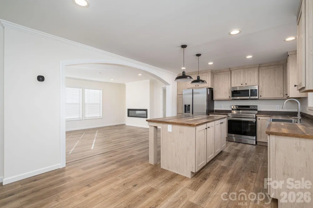 808 W Eagleview Lane Lawndale, NC 28090