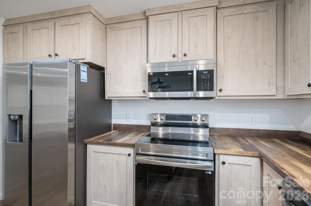 808 W Eagleview Lane Lawndale, NC 28090