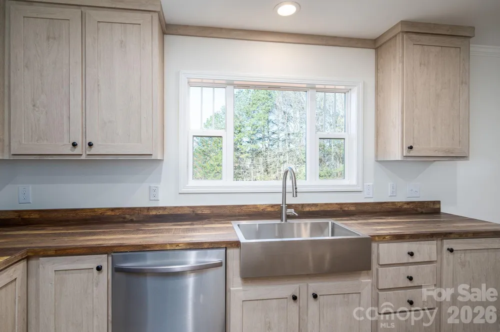 808 W Eagleview Lane Lawndale, NC 28090