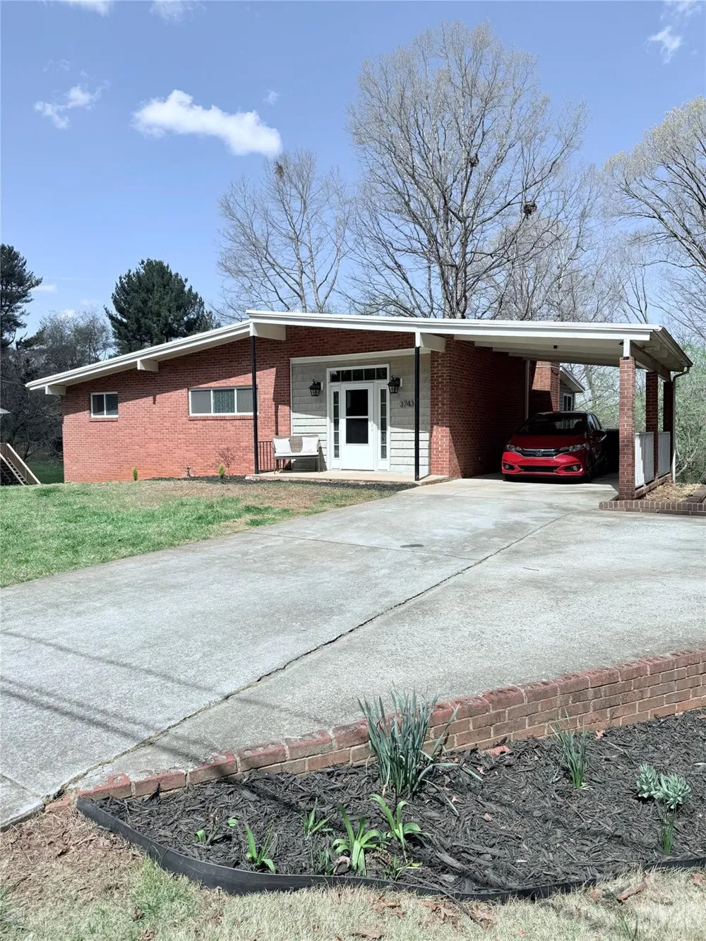3743 Crosland Road Winston Salem, NC 27106