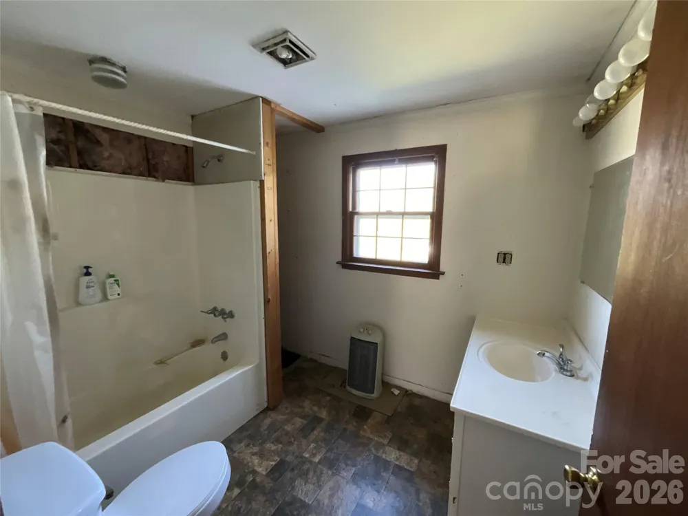 416 W Liberty Street Winnsboro, SC 29180