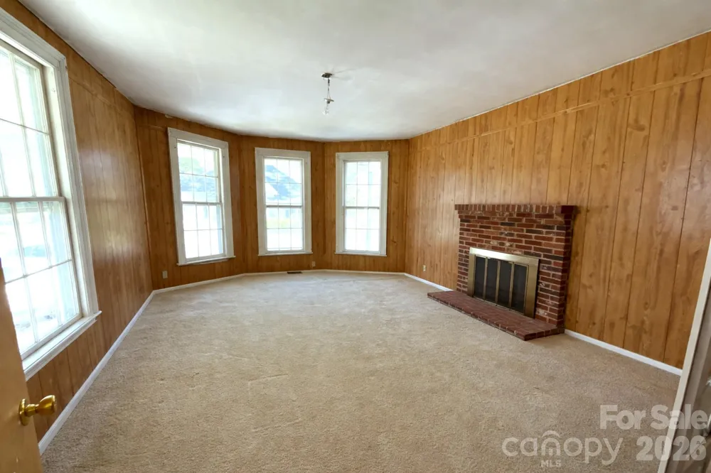 416 W Liberty Street Winnsboro, SC 29180