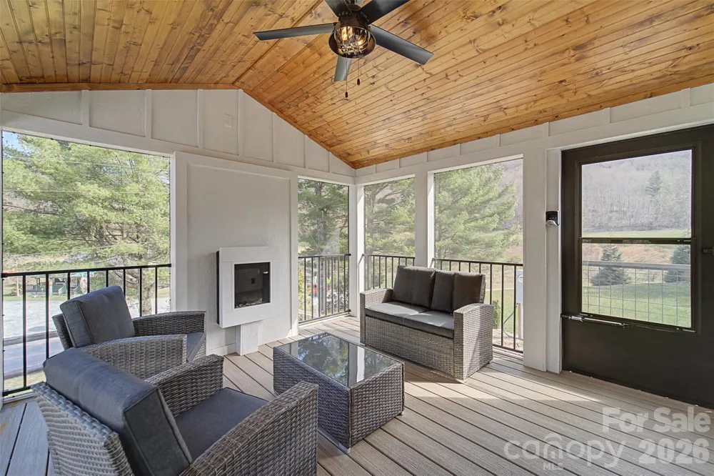 122 Mountain Breeze Ridge Scaly Mountain, NC 28775