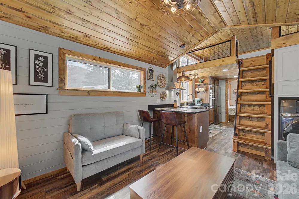122 Mountain Breeze Ridge Scaly Mountain, NC 28775