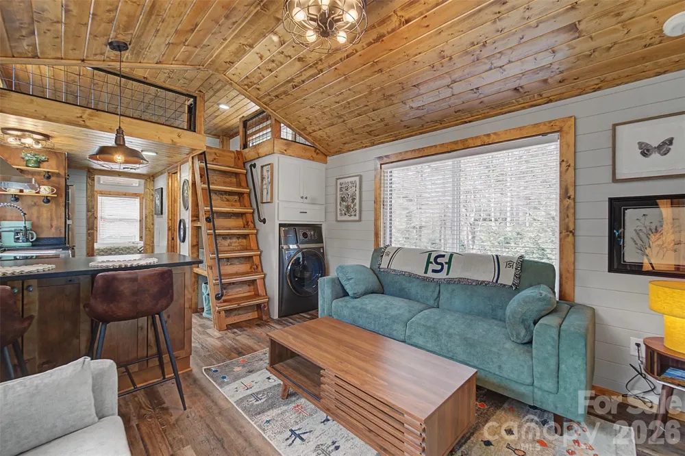 122 Mountain Breeze Ridge Scaly Mountain, NC 28775