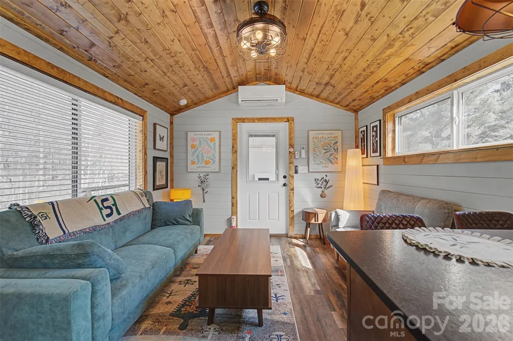 122 Mountain Breeze Ridge Scaly Mountain, NC 28775