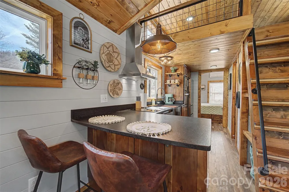 122 Mountain Breeze Ridge Scaly Mountain, NC 28775