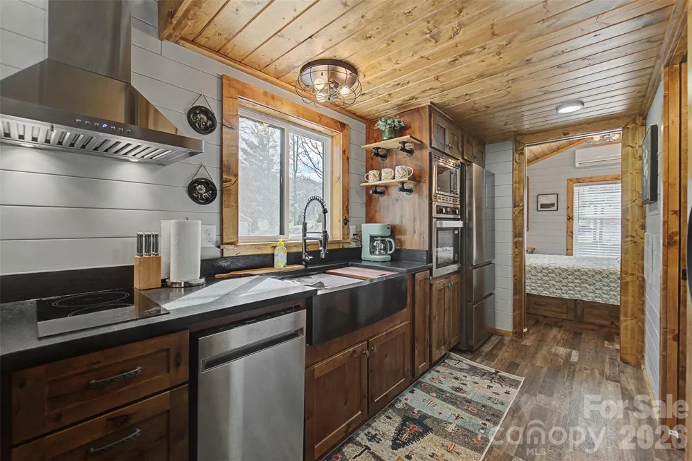 122 Mountain Breeze Ridge Scaly Mountain, NC 28775
