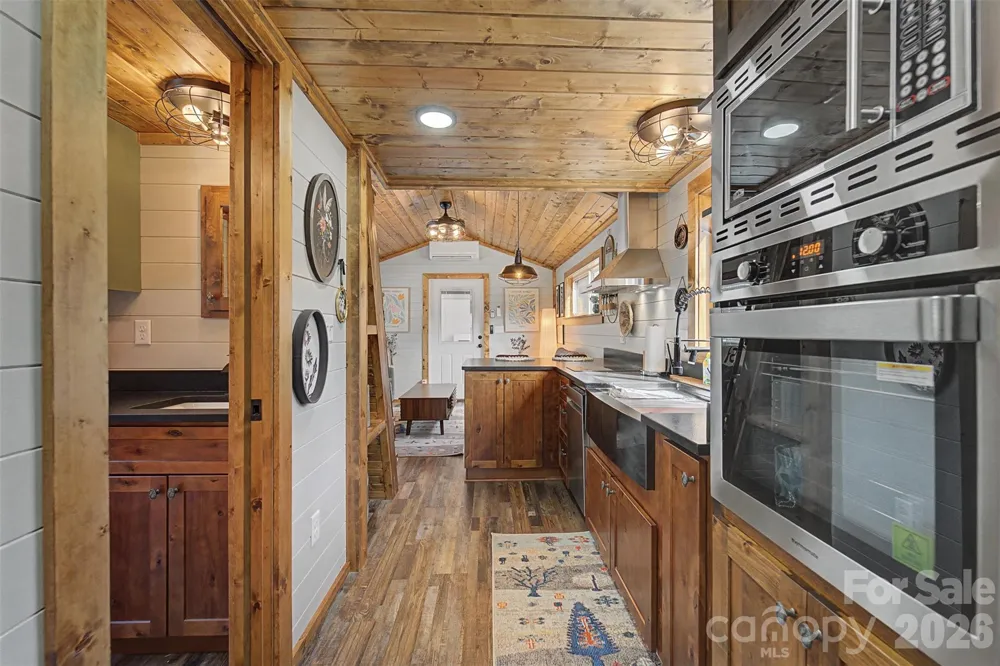 122 Mountain Breeze Ridge Scaly Mountain, NC 28775