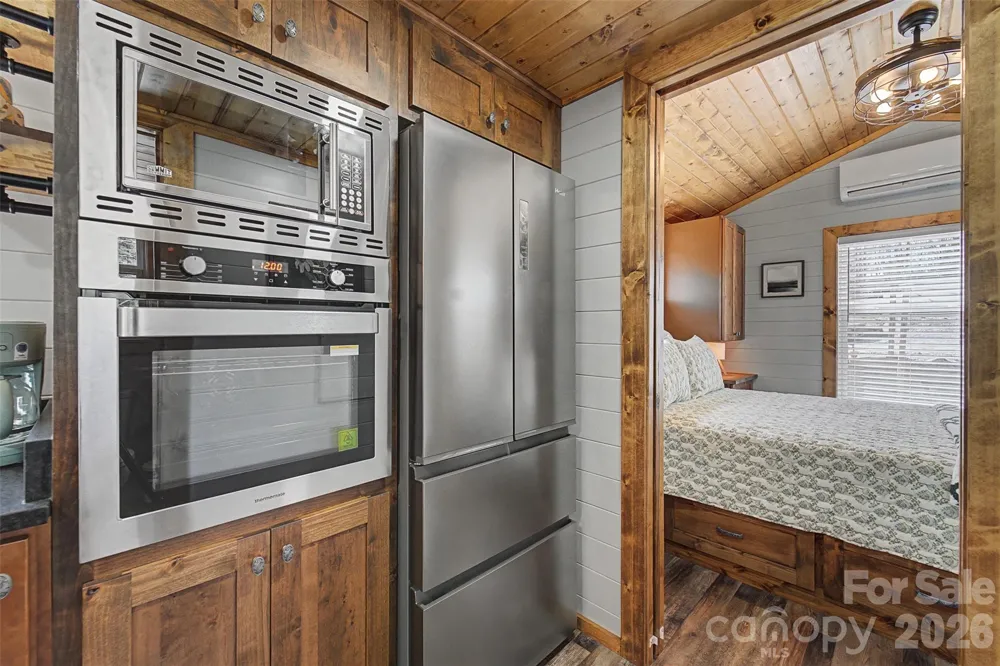 122 Mountain Breeze Ridge Scaly Mountain, NC 28775