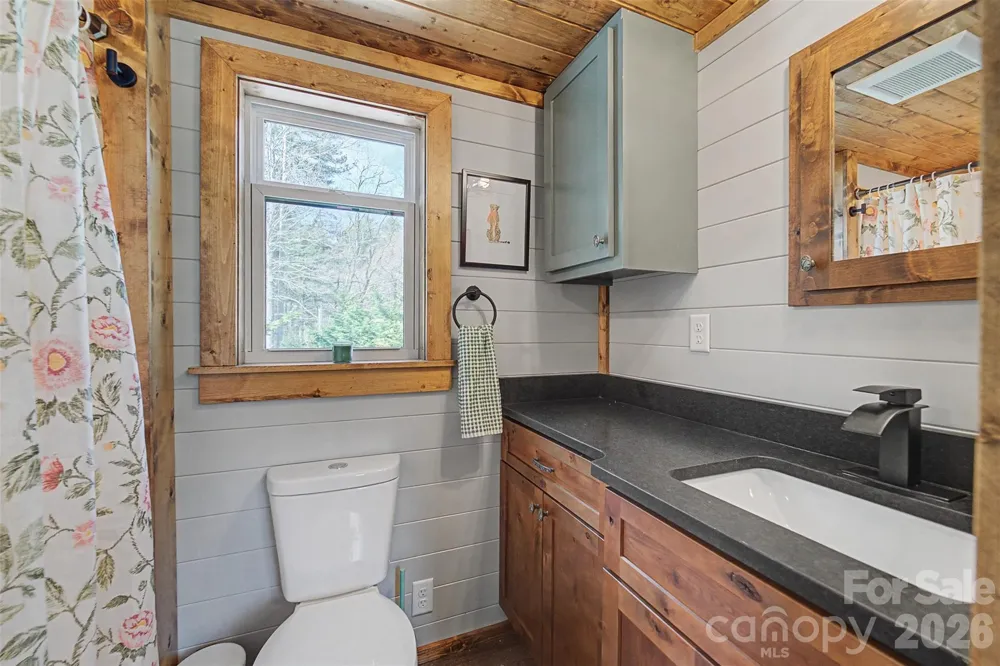 122 Mountain Breeze Ridge Scaly Mountain, NC 28775