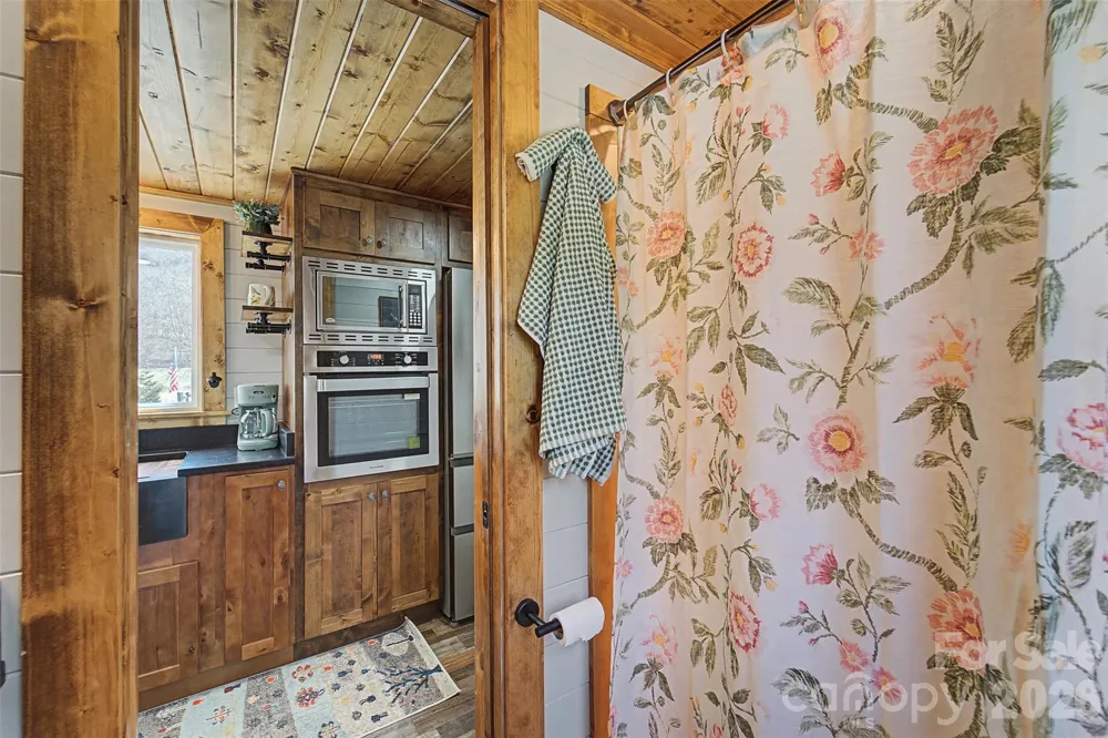 122 Mountain Breeze Ridge Scaly Mountain, NC 28775