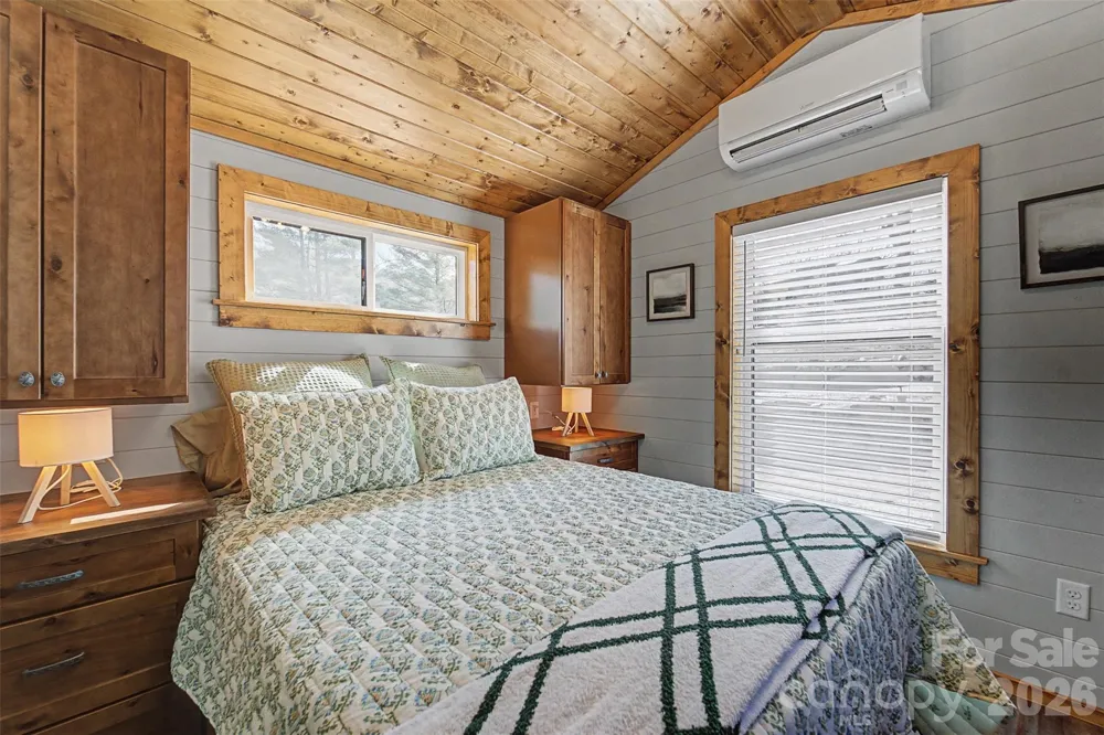 122 Mountain Breeze Ridge Scaly Mountain, NC 28775