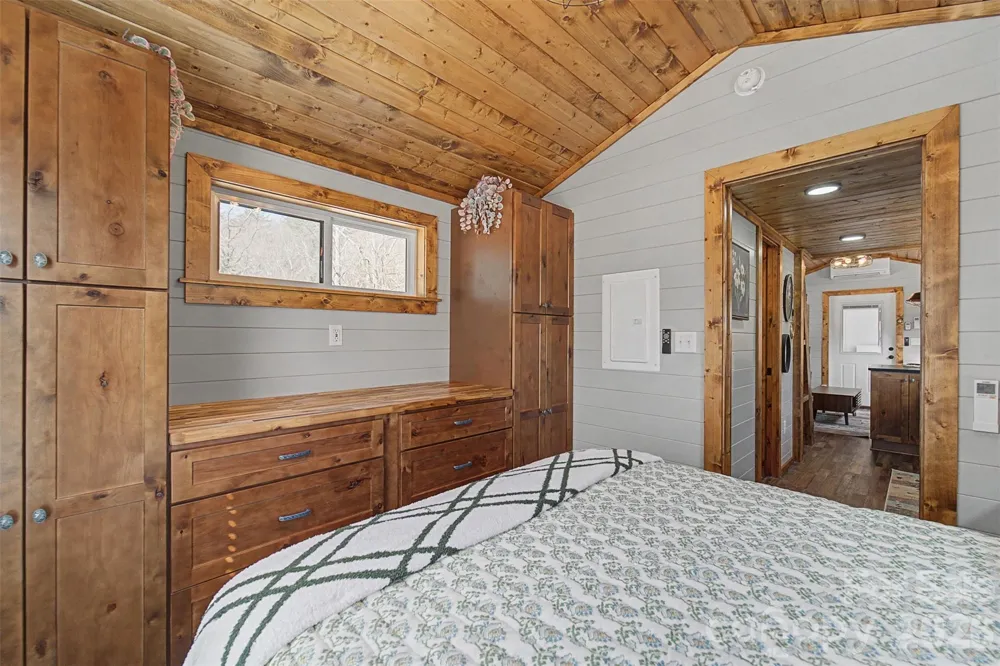 122 Mountain Breeze Ridge Scaly Mountain, NC 28775