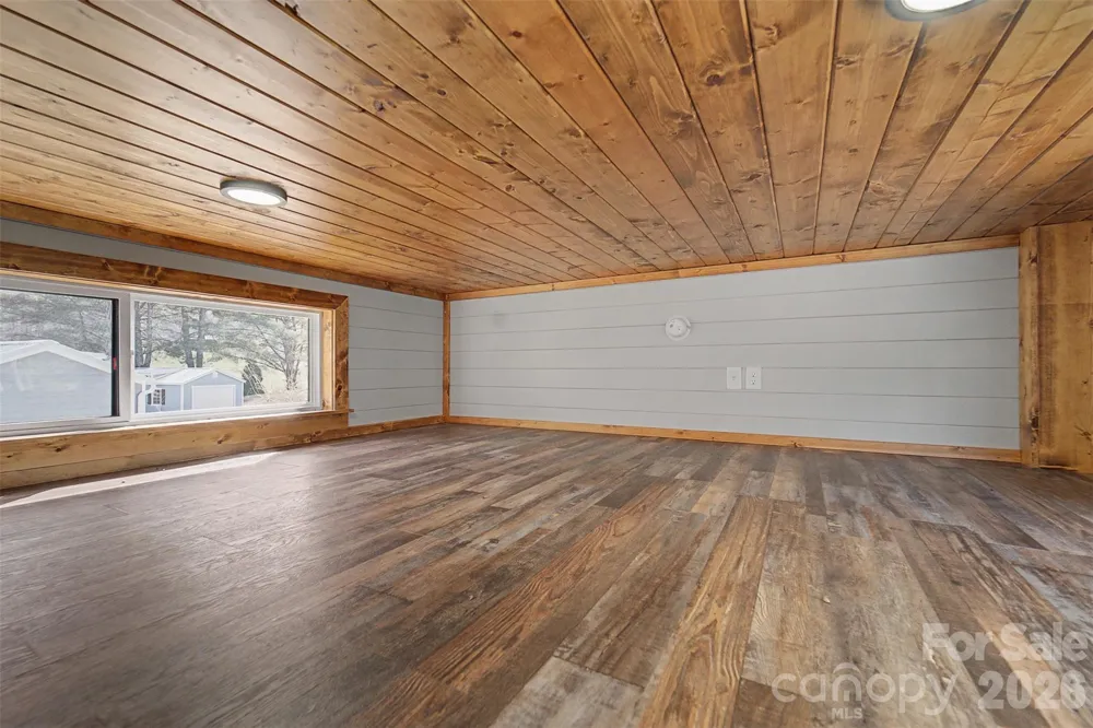 122 Mountain Breeze Ridge Scaly Mountain, NC 28775