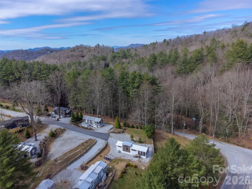 122 Mountain Breeze Ridge Scaly Mountain, NC 28775