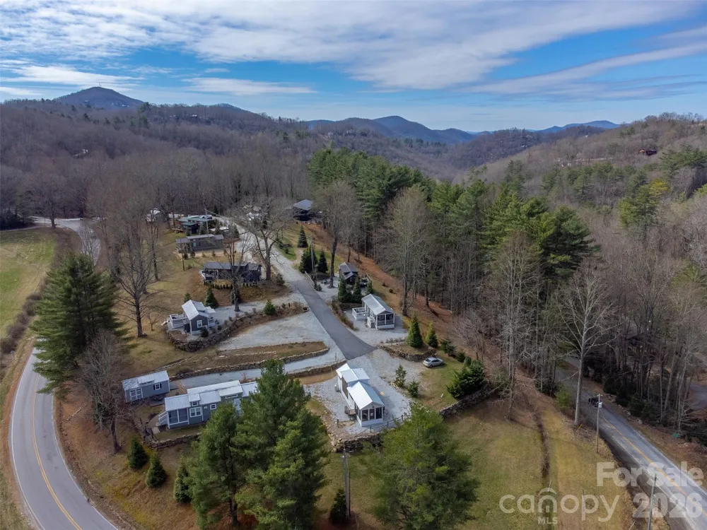 122 Mountain Breeze Ridge Scaly Mountain, NC 28775