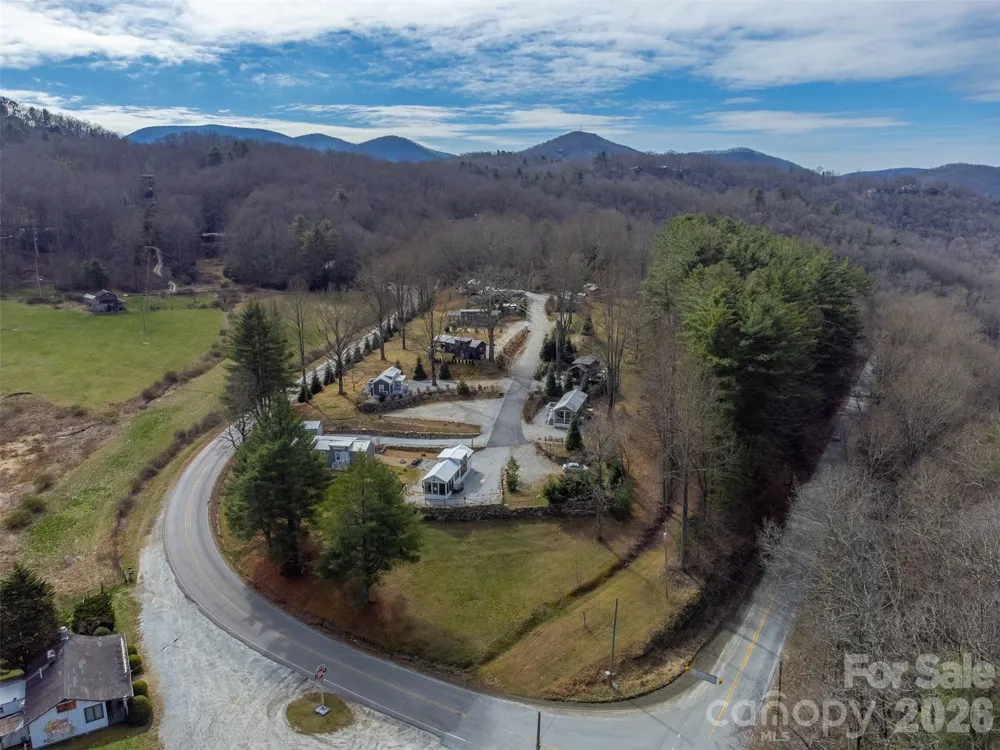 122 Mountain Breeze Ridge Scaly Mountain, NC 28775