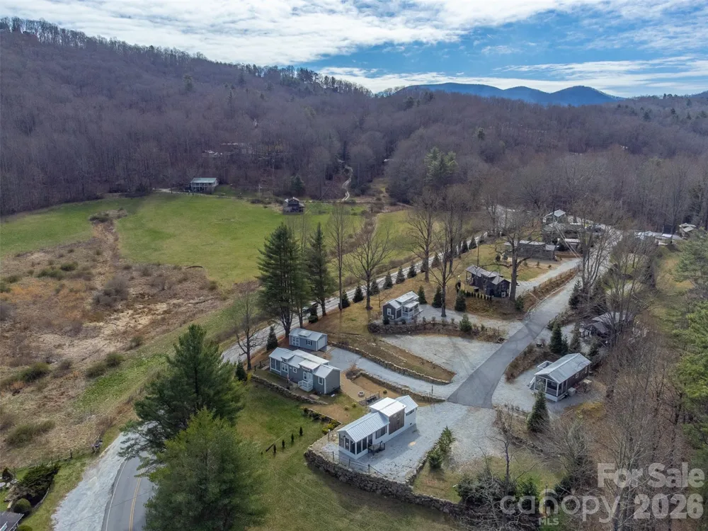 122 Mountain Breeze Ridge Scaly Mountain, NC 28775